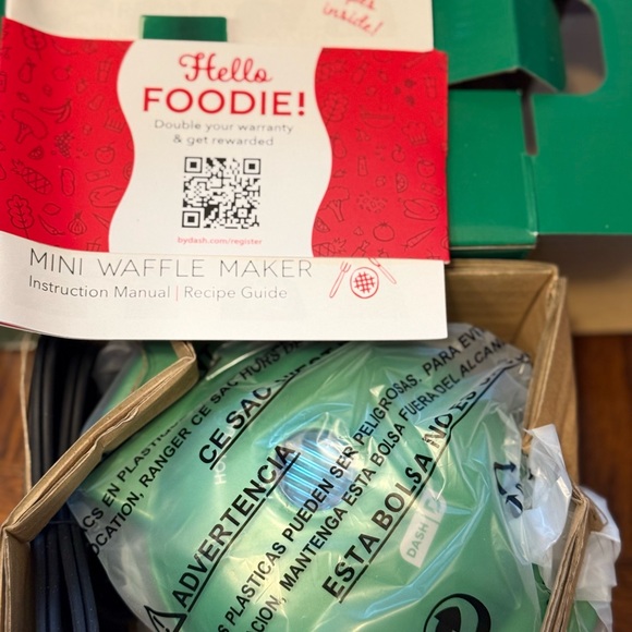 Mini holiday waffle and pizzelle makers - Picture 4 of 4